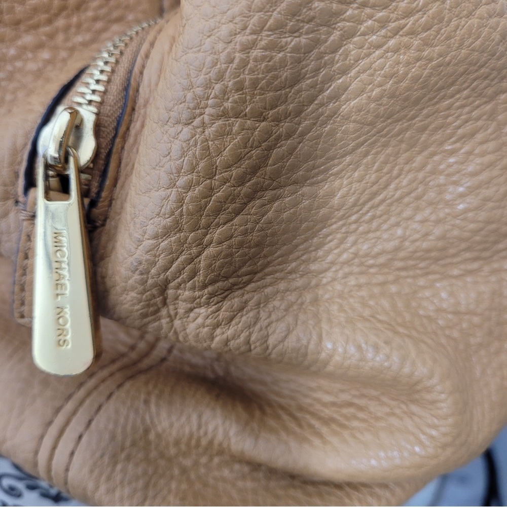 Michael Kors Tan Shoulder Bag - Picture 9 of 16